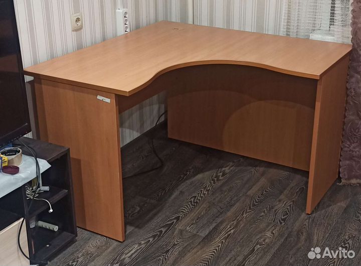 Стол компьютерный офисный