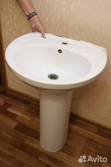 Раковина с пьедесталом