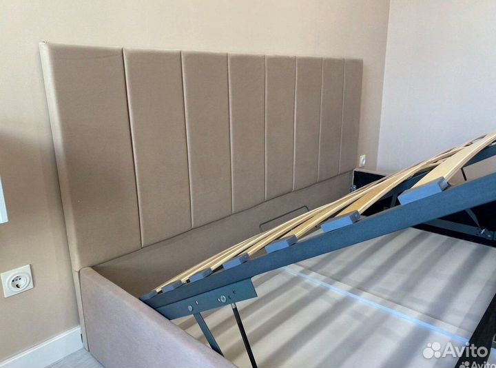 Кровать двуспальная