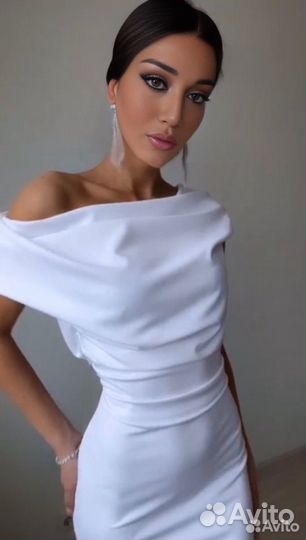 Белое платье