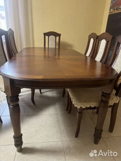 Кухонный стол и стулья