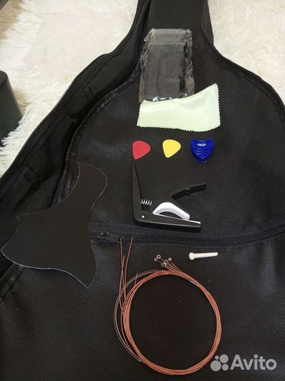 Акустическая гитара