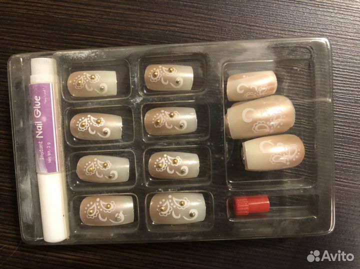 Тени для век и накладные ногти