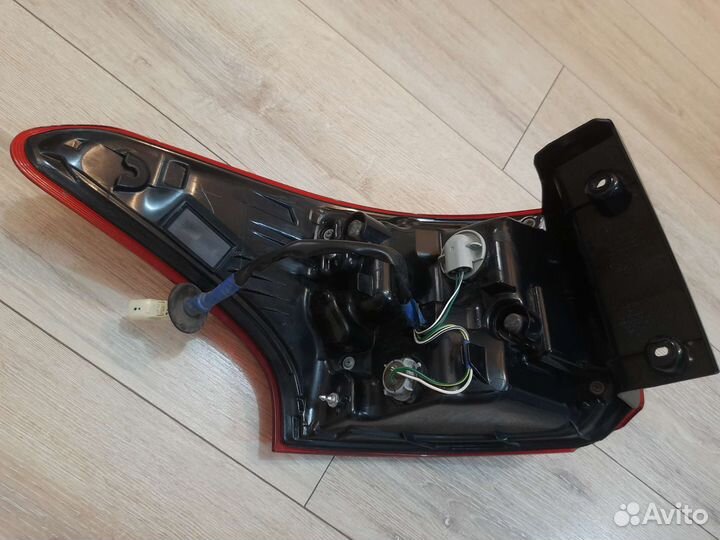 Фонарь правый наружный mitsubishi outlander 3