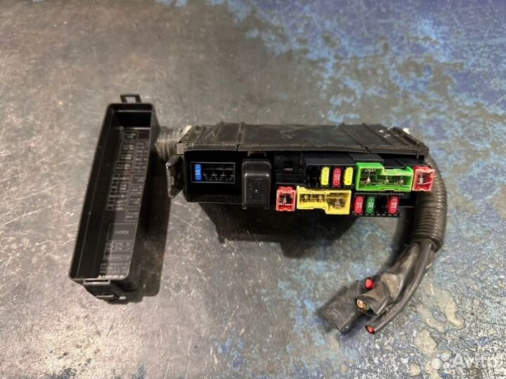 Блок предохранителей Nissan Leaf ZE0 EM61