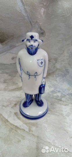 Статуэтка врач