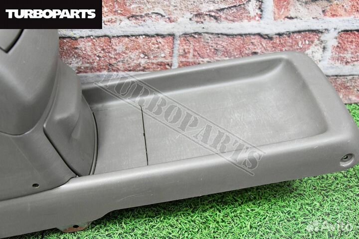 Подлокотник Toyota Harrier MCU15W 1mzfe