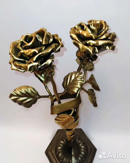 Розы в вазе