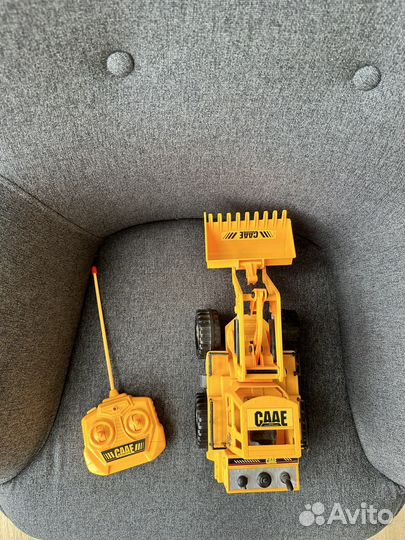 Экскаватор на пульте управления