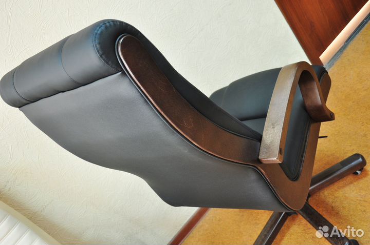 Офисное кресло 