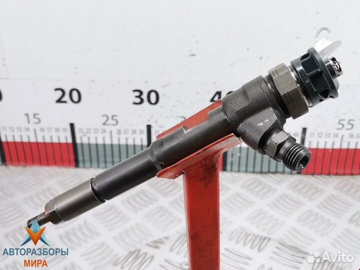 Форсунка Dacia Sandero 2 2013 166000121R