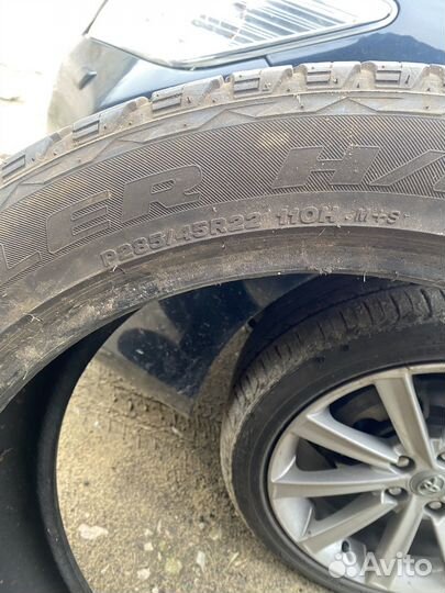 Bridgestone Dueler H/L 285/45 R22