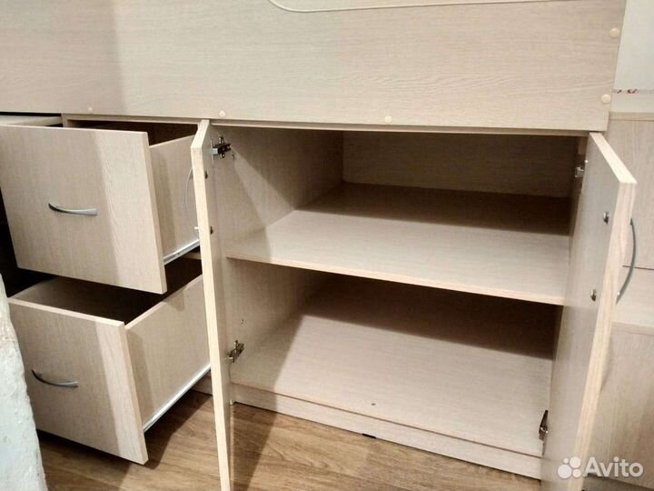 Кровать+ многофункциональный уголок школьника