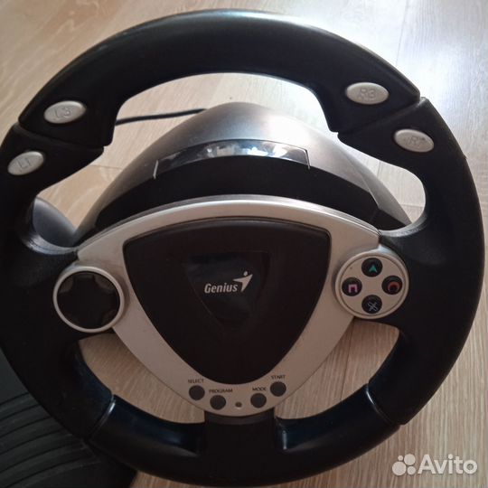 Игровой руль с педалями genius