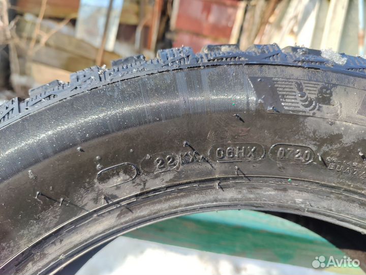 Michelin X-Ice North 4 215/60 R17