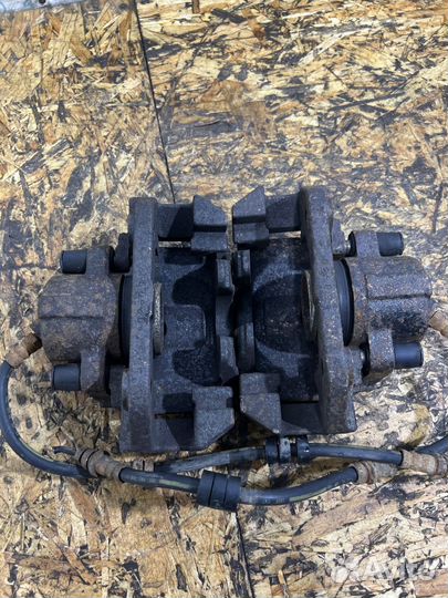 Суппорт передний Мазда Трибьют EP