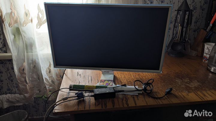 Монитор Samsung 24 разбитый (На разбор)
