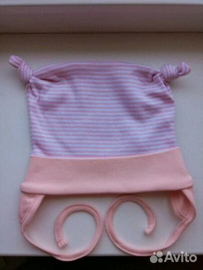 Новая шапочка для девочки 44-46 см на 6 месяцев