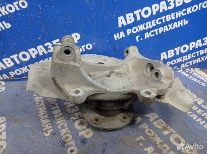 Передний левый поворотный кулак Bmw E65 седан 2004