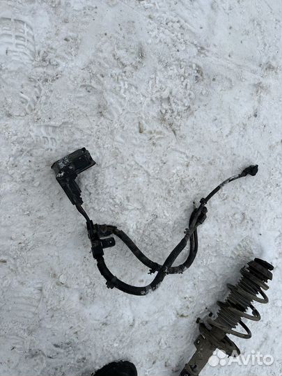 Плюсовая клемма Hyundai Solaris 2