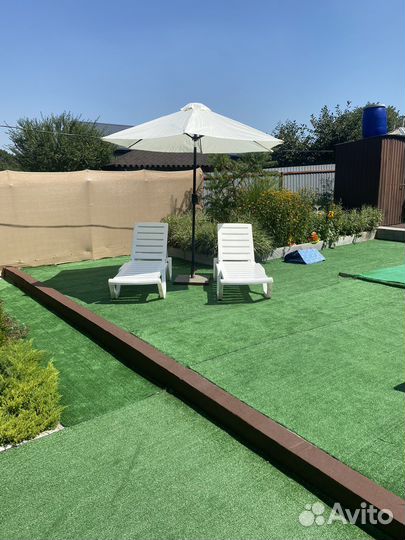 Зона отдыха с бассейном