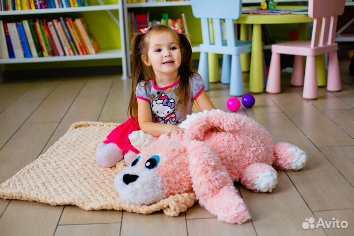 Вязанный детский пуфик из alize puffy