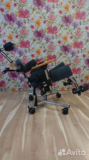 Кресло для ребёнка инвалида с функцией раздвижения