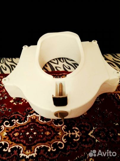 Насадка на унитаз для инвалидов, пенсионеров