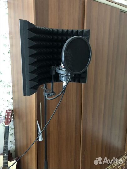 Студийный микрофон akg