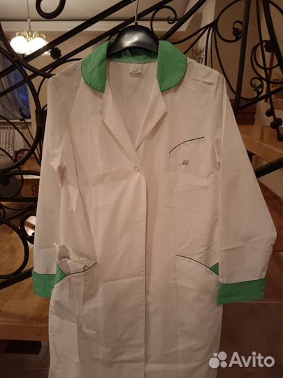 Белый медицинский халат