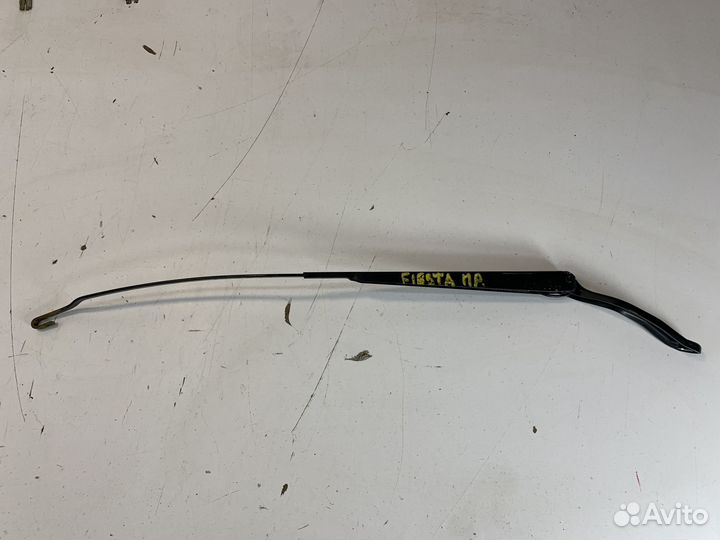 Ford Fiesta mk5 поводок дворника стеклоочистителя