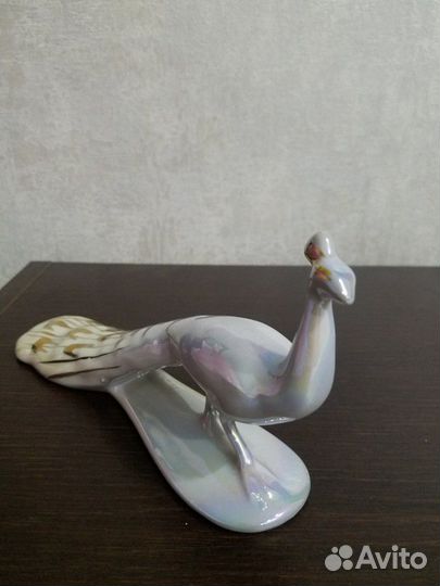 Фарфоровая статуэтка Павлин