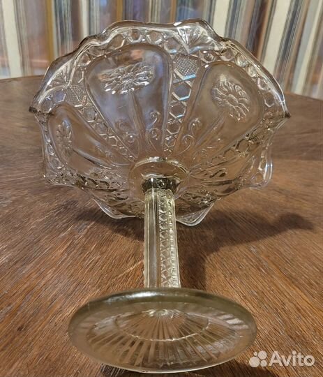 Ваза старинная на ножке