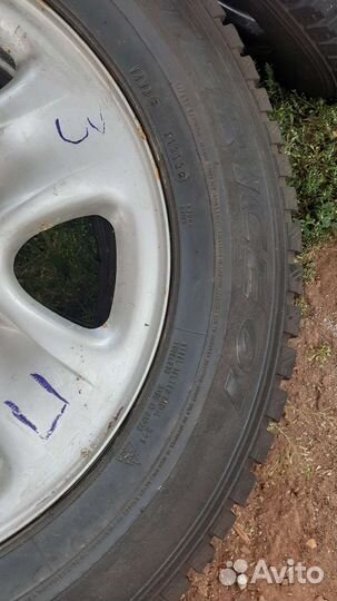 Dunlop SP Winter Ice 01 225/70 R16