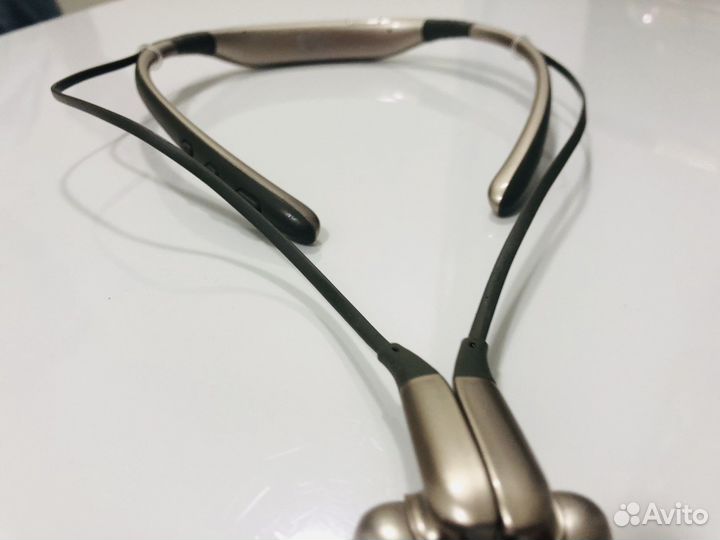 Беспроводные наушники Level