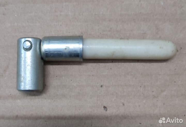 Болт быстросъемный для снегохода