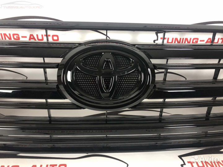 Решетка радиатора Toyota LC 200 с 16г Executive Lo