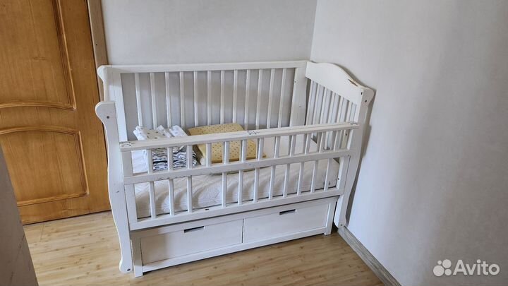 Кроватка 120х60, маятник, матрас + комплект