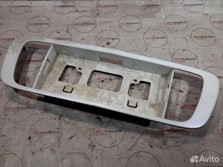 Накладка двери багажника Nissan Primera P12