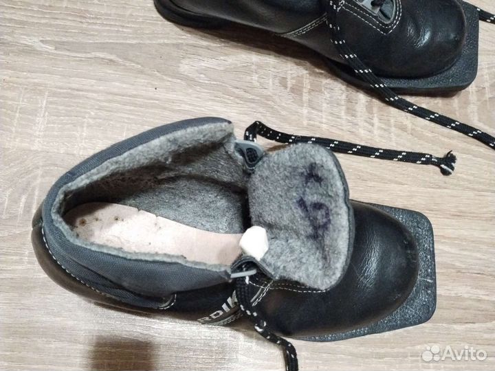 Лыжные ботинки