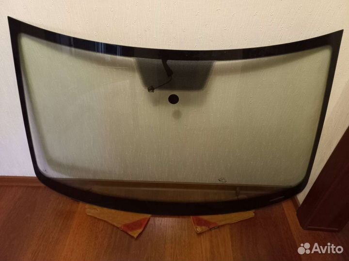 Лобовое стекло volkswagen Polo оригинал