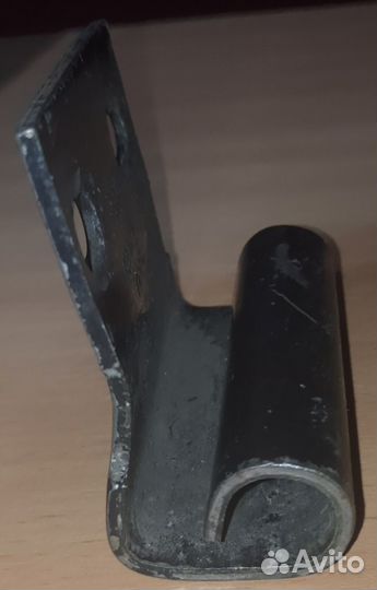 Кронштейн переднего бампера Audi 80 B3