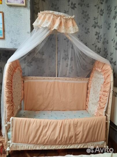 Детская кроватка с балдахином