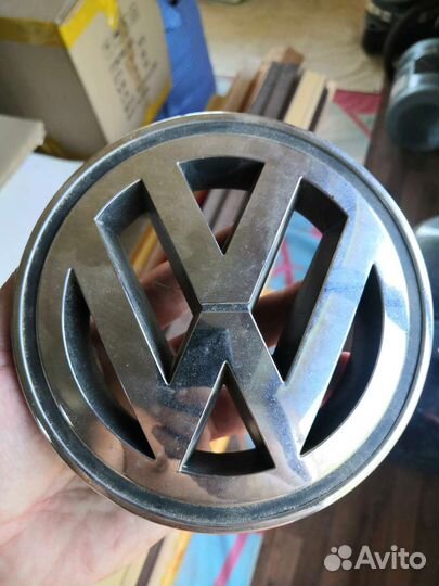 Эмблема Volkswagen multivan