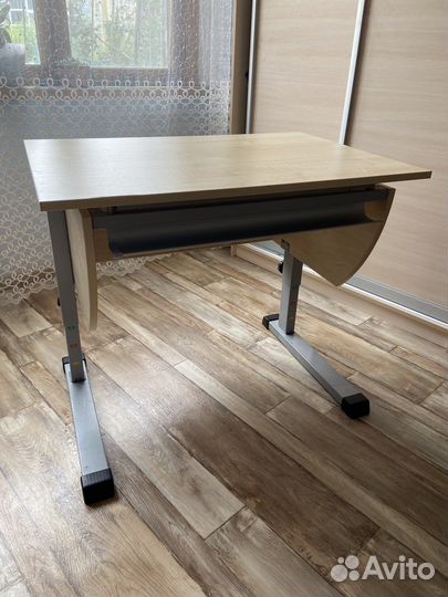 Школьная парта