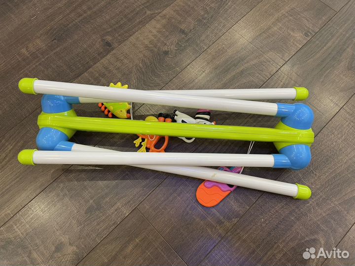 Рамка с подвесными игрушками