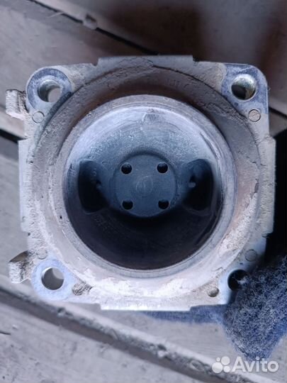 Опора АКПП grand cherokee wk2