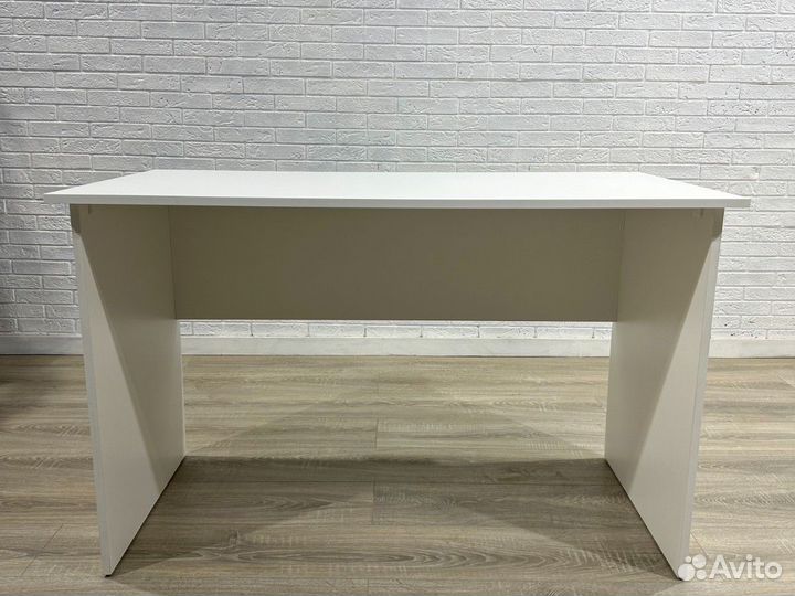 Компьютерный/школьный стол коричневый