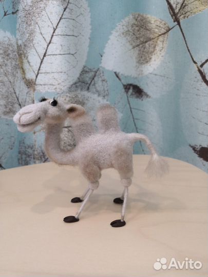 Игрушки из шерсти. Верблюд