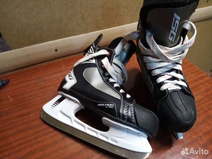 Коньки хоккейные